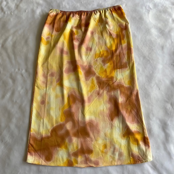 Marc New York Andrew Marc Satin Retro Print A-Line Maxi Skirt With Front Slit - Picture 4 of 10